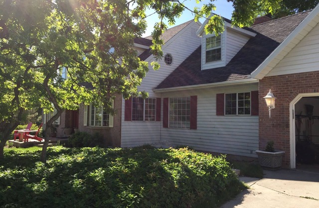 Beautiful 7 Bedroom Home on Provo Mountainside with fully equip kitchen.