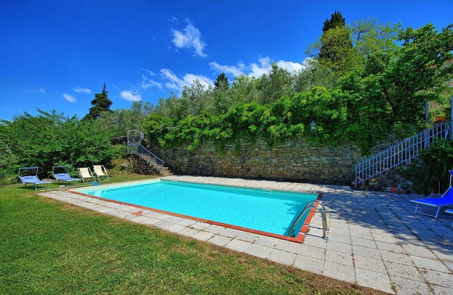 Beautiful apartment with WIFI, pool, TV, patio, panoramic view, parking, close to Greve In Chianti