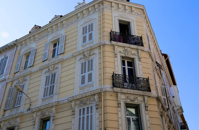 Beautiful airconditioned 2bedroom/3room flat separate kitchen 50m rue d'Antibes