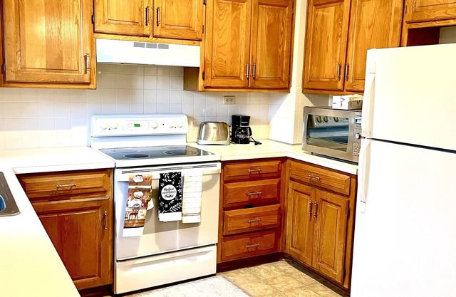 Beautiful and Cozy Olathe Home. Family friendly with King Bed