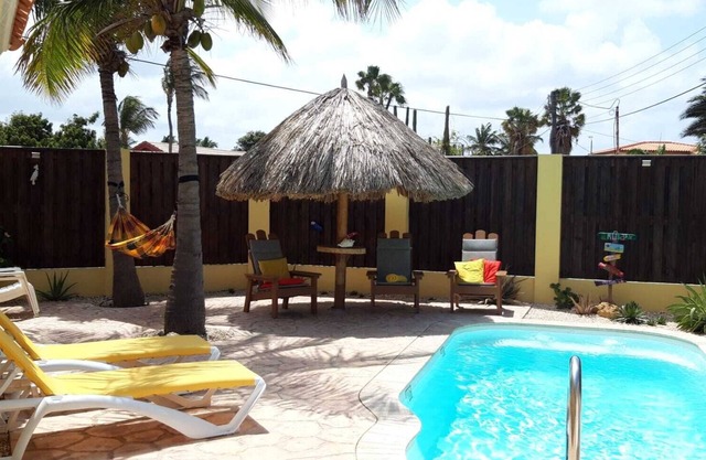Beautiful and cozy vacation home. With pool and hot shower. For 4 people.