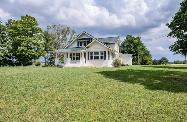 Beautiful And Spacious Fully Renovated Farmhouse