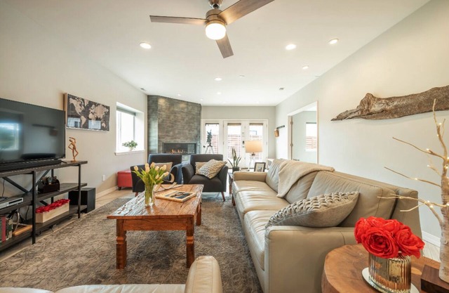 Beautiful and Private Guest Apartment - Close to USAFA & Garden of the Gods!