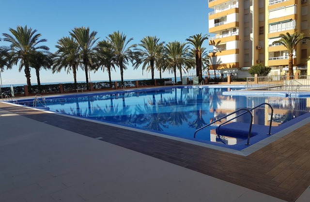 Beautiful apartment in Algarrobo Costa. Panoramic view of the sea. Pool, tennis.