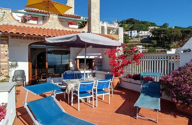 Beautiful apartment for 9 guests with A/C, WIFI, TV, terrace and parking