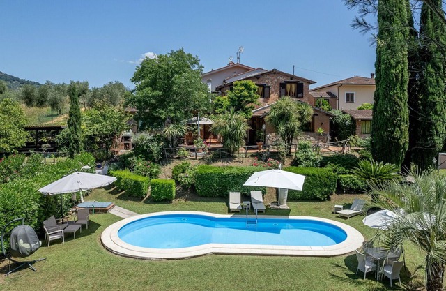 Beautiful apartment in villa with pool, WIFI, A/C, TV, pets allowed, panoramic view and parking