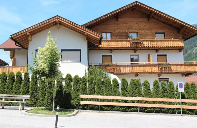 Beautiful apartment for 4 guests with WIFI, TV, balcony and parking