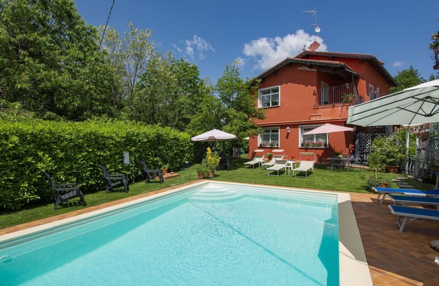 Beautiful apartment for 8 guests with pool, WIFI, TV, terrace, pets allowed and parking