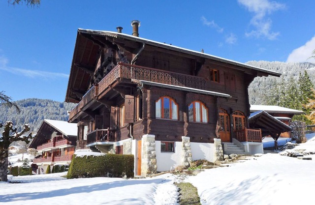 Beautiful apartment for 6 guests with WIFI, TV, balcony and parking