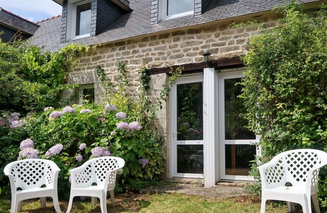 Beautiful apartment in villa for 4 people with terrace, pets allowed and parking