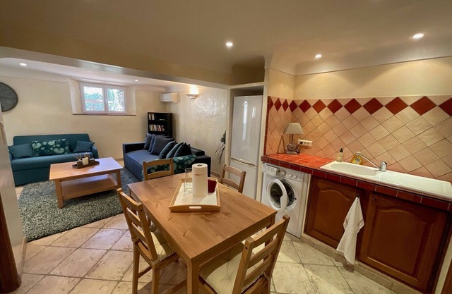 Beautiful apartment in magnificent property in Provence Verte.