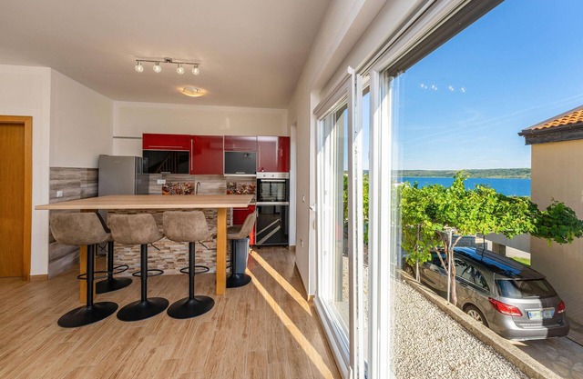 Beautiful apartment in Rtina with WiFi