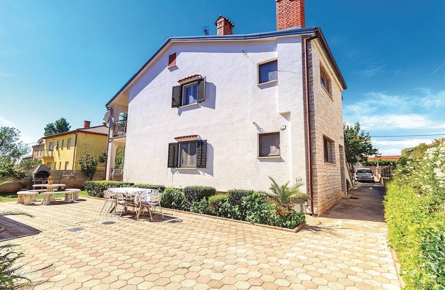 Beautiful apartment in Sisan with WiFi