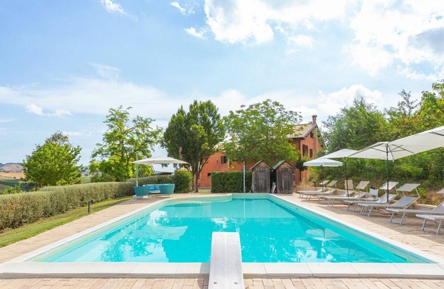 Beautiful apartment in villa for 10 guests with WIFI, pool, TV, terrace and parking