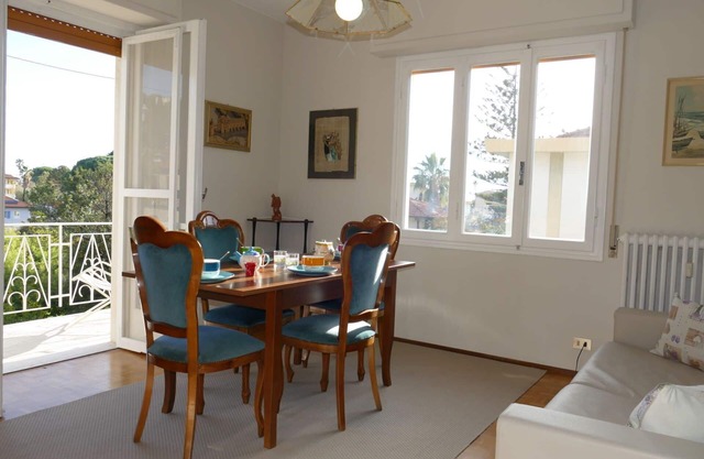 Beautiful apartment for 5 guests with WIFI, TV, balcony and parking