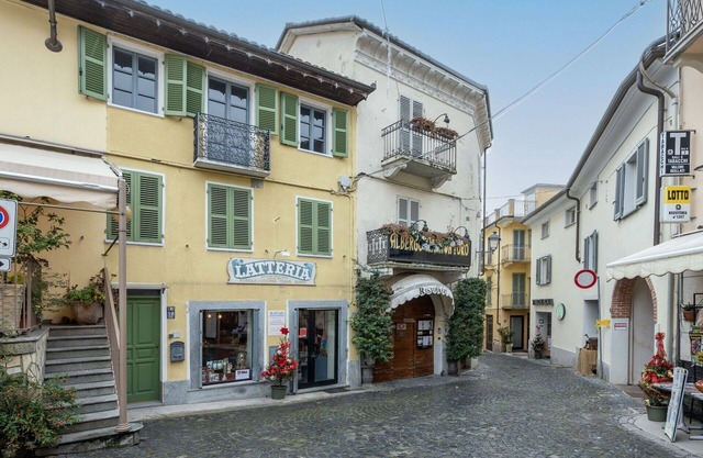 Beautiful apartment for 4 people with A/C, WIFI, TV, balcony, pets allowed and parking