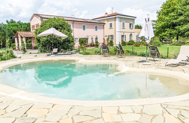 Beautiful apartment for 4 people with WIFI, pool, A/C, balcony, pets allowed and parking
