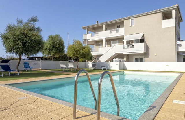 Beautiful apartment for 5 guests with WIFI, pool, A/C, TV, terrace and parking