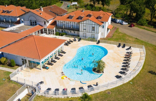 Beautiful apartment with internet, pool, TV, terrace, pets allowed, panoramic view and parking