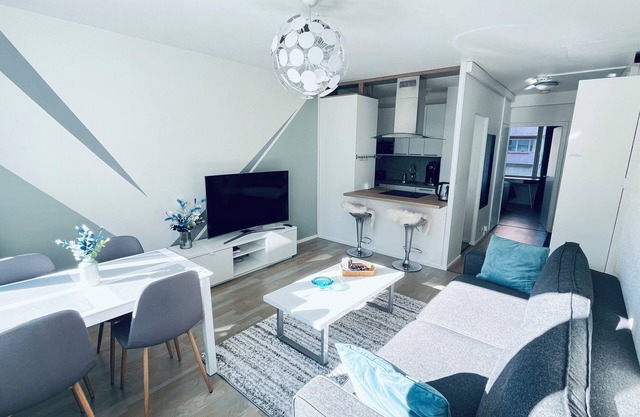 Beautiful apt. with balcony, 5min walk to Aura river, 8min walk to market square