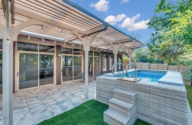Beautiful Austin Retreat | Pool |Large Backyard | Sleeps 10