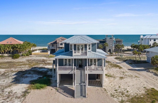 Beautiful Beach Views, Private Pool, Pet Friendly, East End