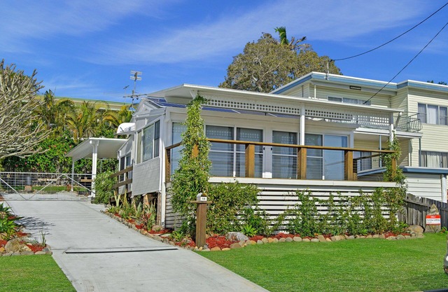 BEAUTIFUL BEACH COTTAGE IN THE CENTRE OF TOWN