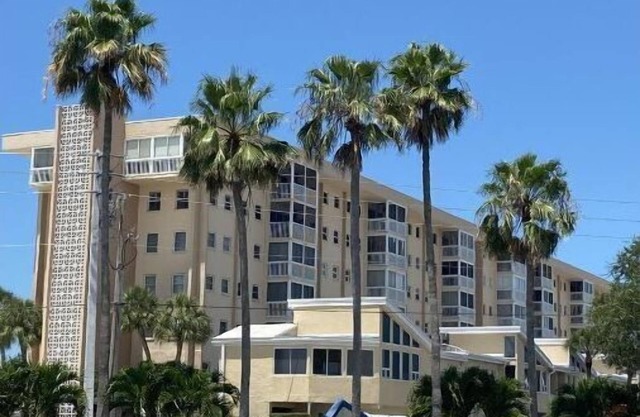 Beautiful beachfront condo, completely renovated, steps from the beach!