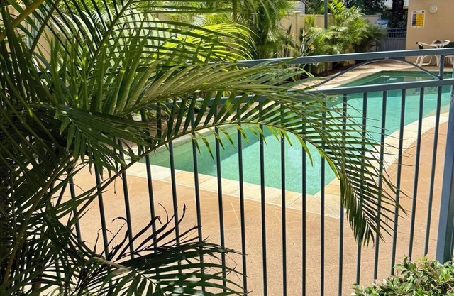 Beautiful Bilinga Beach Apartment, Peaceful yet close to airport & all amenities