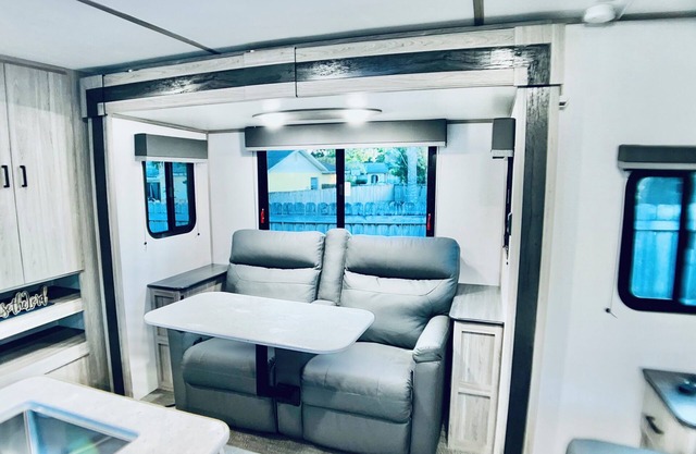 Beautiful Brand New Rv in Altamonte Spring