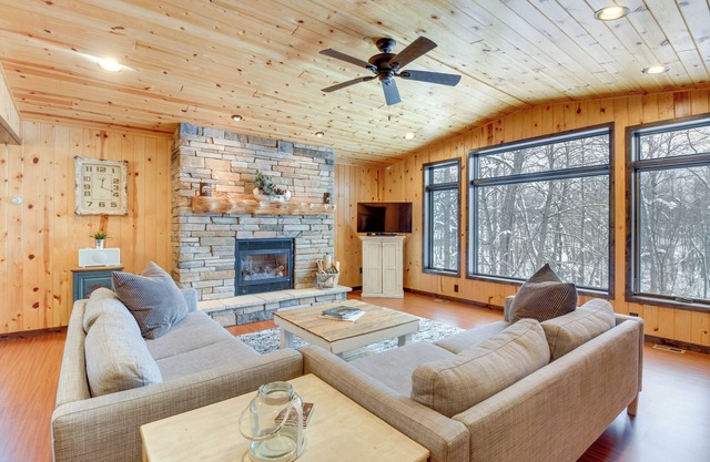 Beautiful Breezy Point Home w/Beach & Dock!