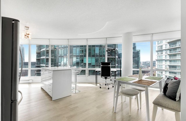 Beautiful bright 2 bedroom fully furnished condo located in the heart of Toronto
