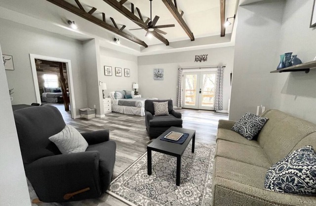 Beautiful Bulverde Cottage