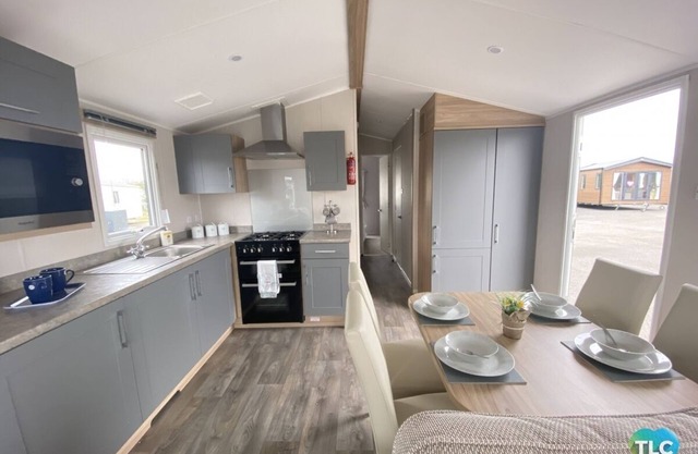 Beautiful caravan with patio doors leading to decking 10 mins drive to Dunbar