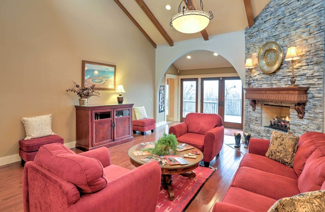 Beautiful Central Fayetteville Townhome w/Views!