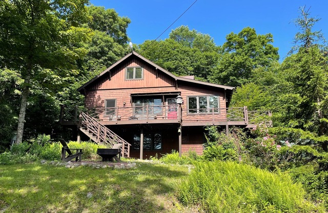 Beautiful chalet with spectacular views in the Adirondack Mountains