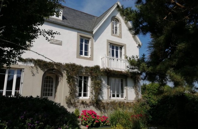 Beautiful charming Home 1km from the beach