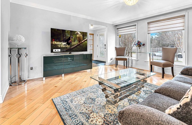 Beautiful clean single detached home, 3brm with king bed and 4pc ensuite,