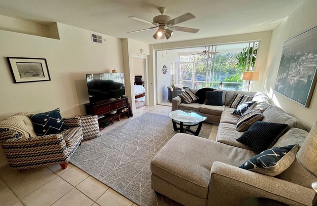 Beautiful Condo Close To Beaches With Gated Community Pools Tennis Fitness