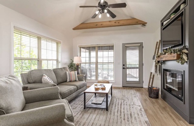 Beautiful Condo in StoneBridge VillagenMins to SDC, Table Rock Lake and Branson