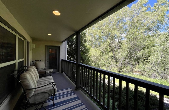Beautiful condo located minutes from Arrowhead