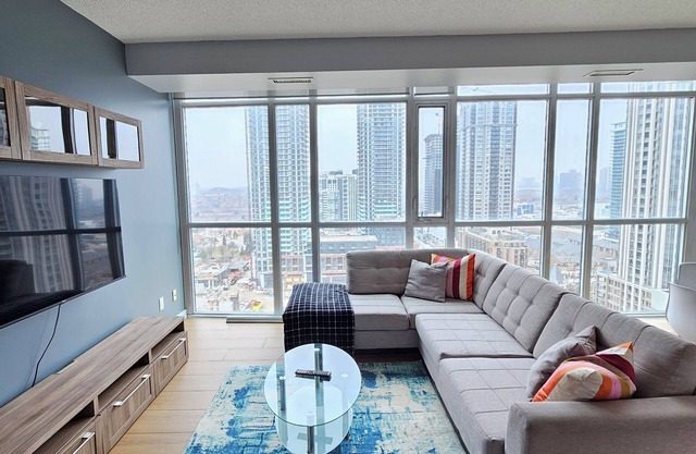 Beautiful Condo with spectacular views + 1 Parking in Mississauga Downtown