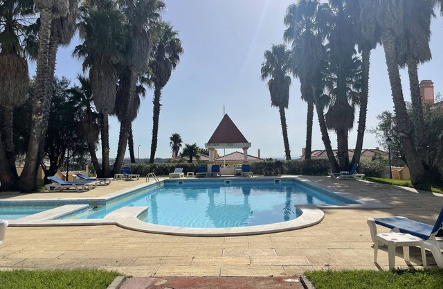 Beautiful Condo with Pool in a Golf Community in Sintra