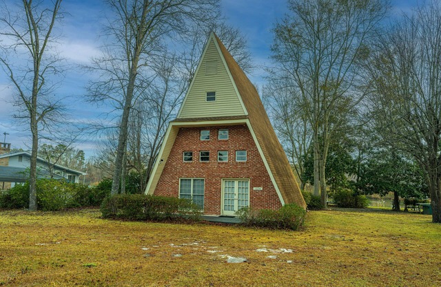 Beautiful Cottage between Lake Moultrie and Lake Marion