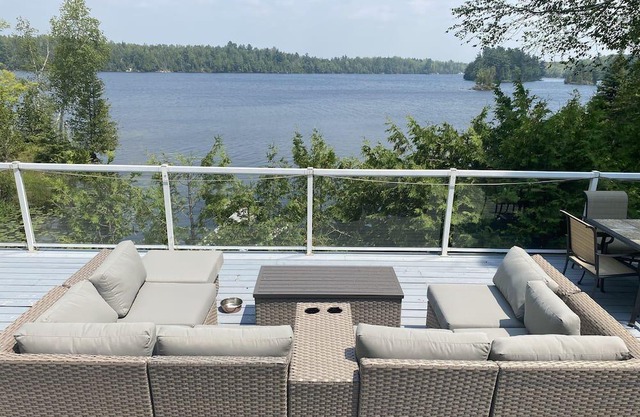 Beautiful Cottage in Quiet Cove on Sharbot Lake