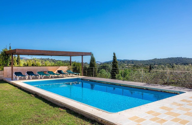 Beautiful Country House with Pool, Wi-Fi, Balcony and Terrace; Parking Available