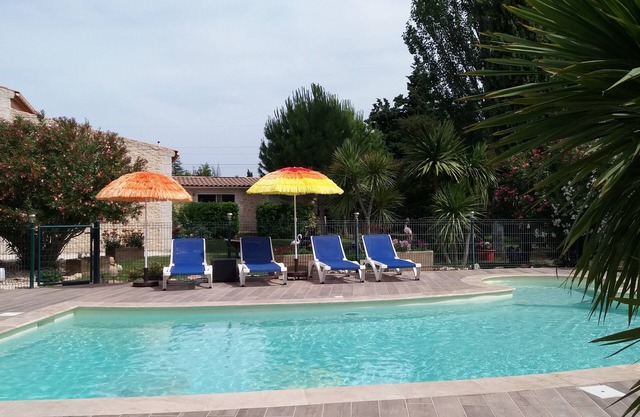 beautiful countryside cottage with pool on the outskirts of Nimes
