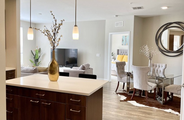 Beautiful cozy 2 bed, 2 bath apartment with pool