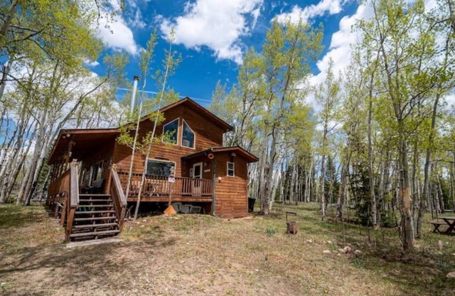 Beautiful, Cozy and Quiet Home Nestled in an Aspen Grove