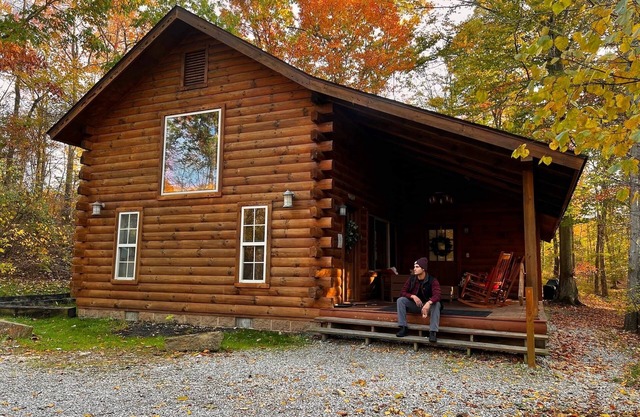 Beautiful, cozy cabin in the Hocking Hills!